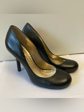Jessica Simpson Black Leather Round Toe Pumps
